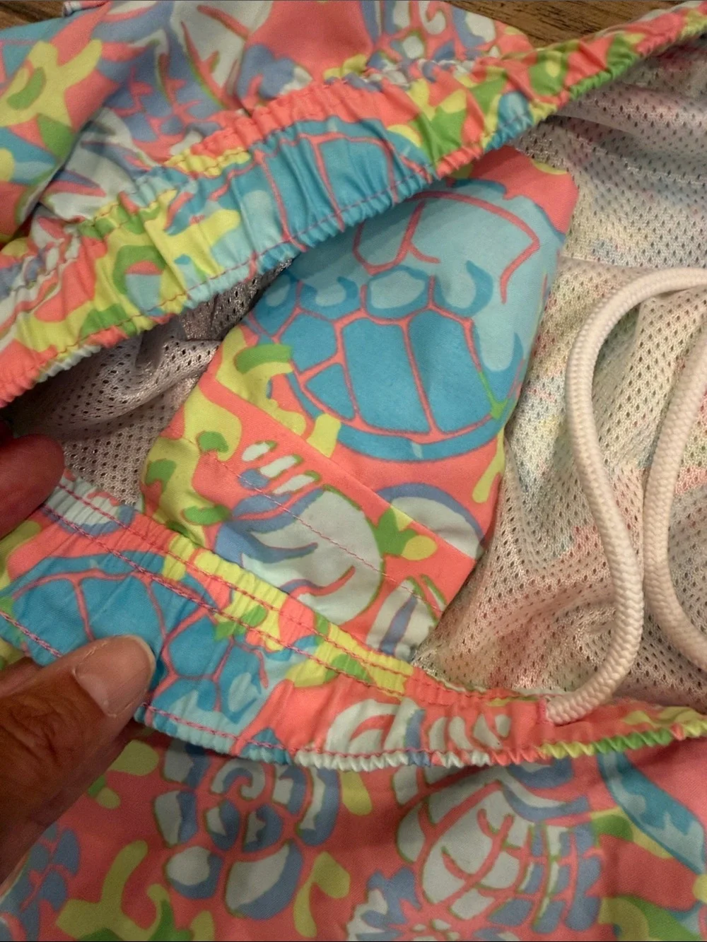 Men’s Vineyard Vines Coral Shell & Seafoam Swim Shorts Size M